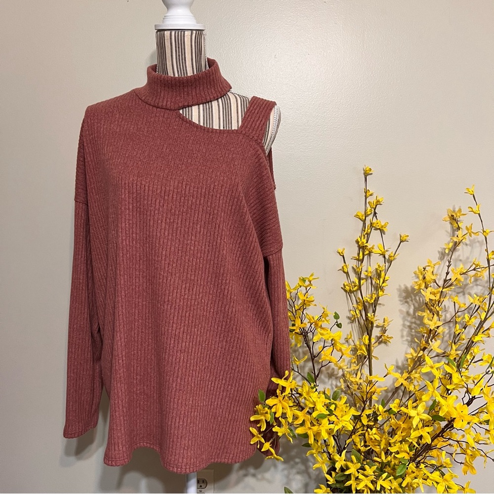 Vanilla Bay Heathered Burgundy Left Sleeve Cutout Long Sleeve Sweater - Size L